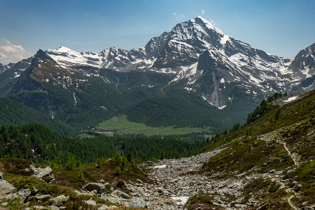 Vista sul pianoro dell'Alpe Veglia